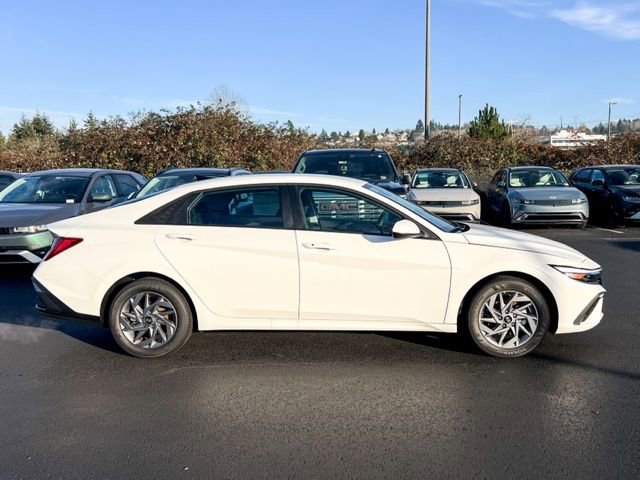 New 2026 Hyundai Elantra Hybrid w/ Cargo Package FWD image 8