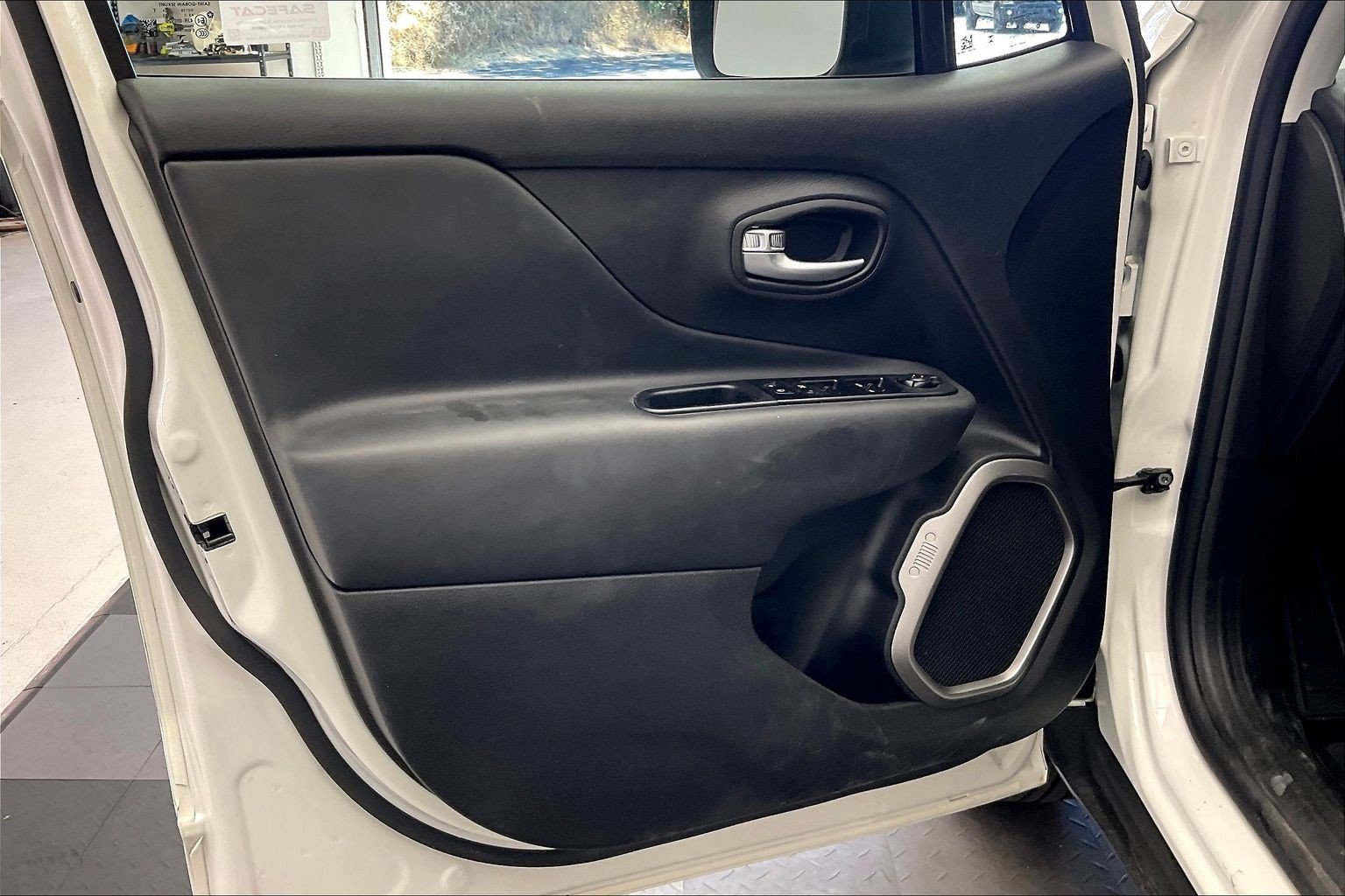 Used 2022 Jeep Renegade Latitude AWD/4WD image 24