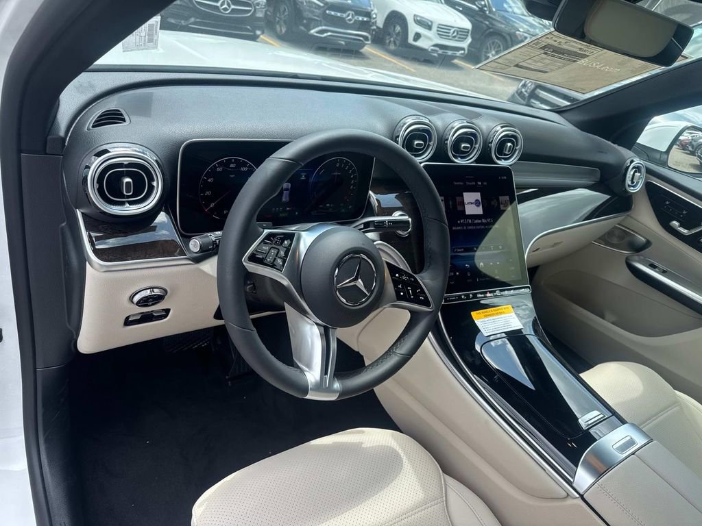 Used 2025 Mercedes-Benz GLC 350e 4MATIC image 8