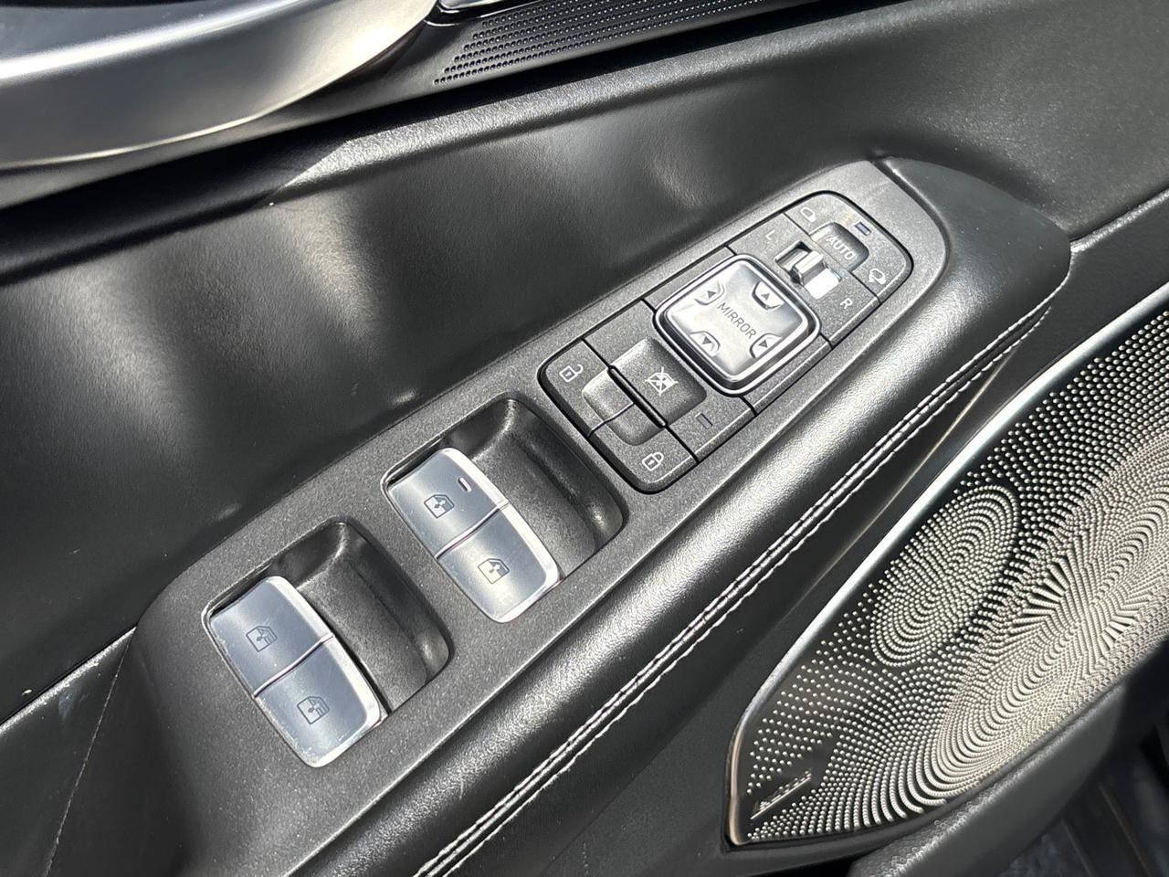 Used 2018 Genesis G90 5.0 Ultimate AWD/4WD image 9