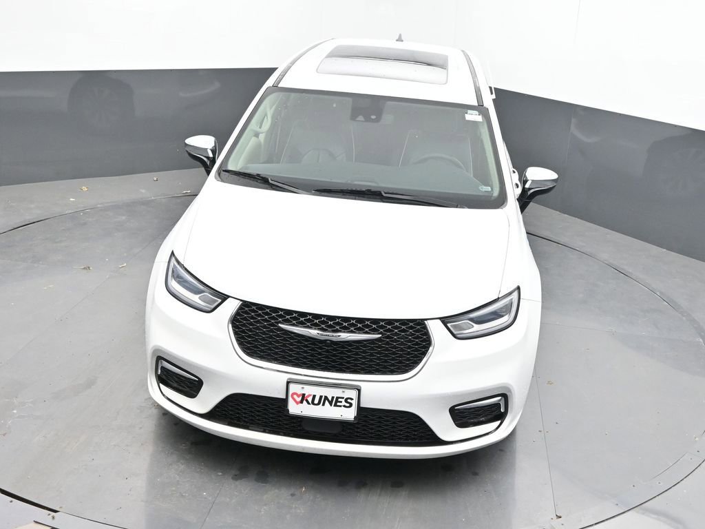 Used 2023 Chrysler Pacifica Limited FWD image 37