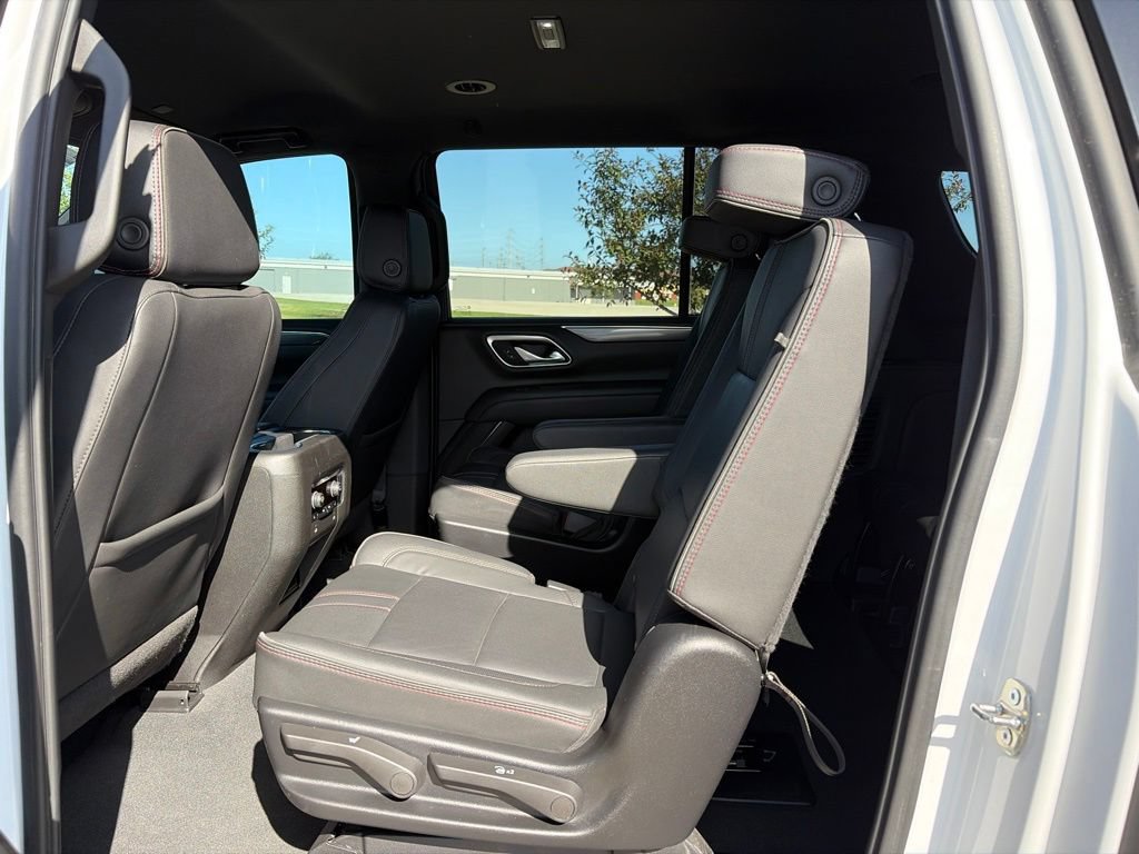 Used 2024 Chevrolet Suburban RST w/ Luxury Package AWD/4WD image 44