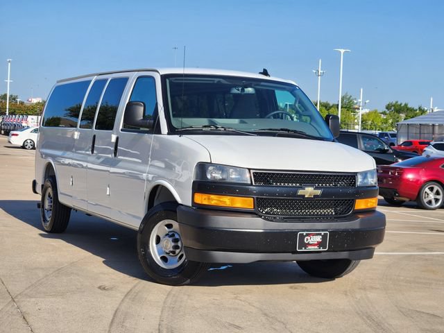 Used 2025 Chevrolet Express 3500 LS RWD image 2