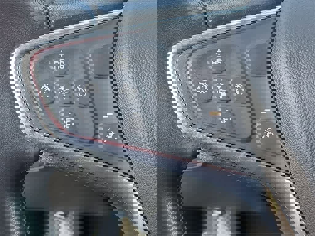 Used 2020 Chevrolet Equinox LT w/ Driver Convenience Package image 22