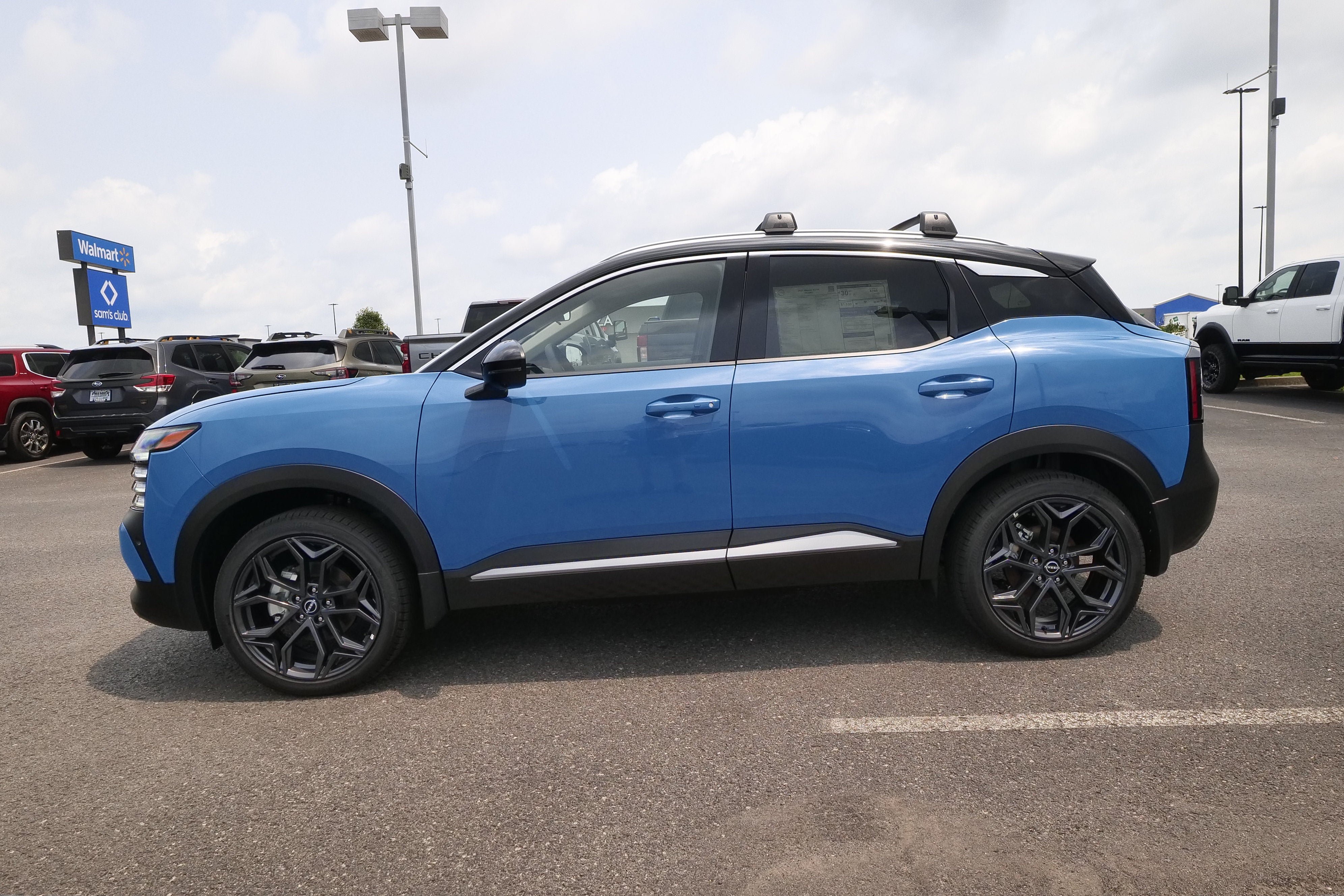 New 2026 Nissan Kicks SR w/ Cold Weather Package AWD/4WD image 5