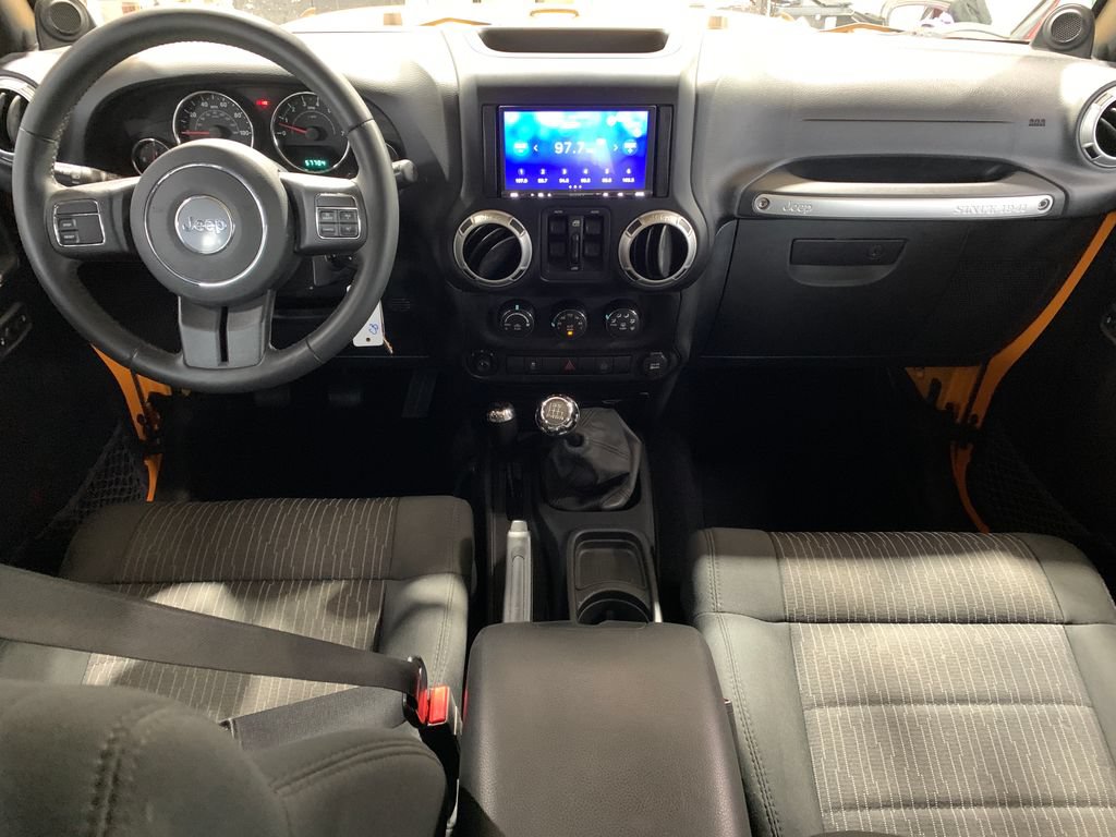 Used 2012 Jeep Wrangler Unlimited Sahara w/ Max Tow Pkg AWD/4WD image 12