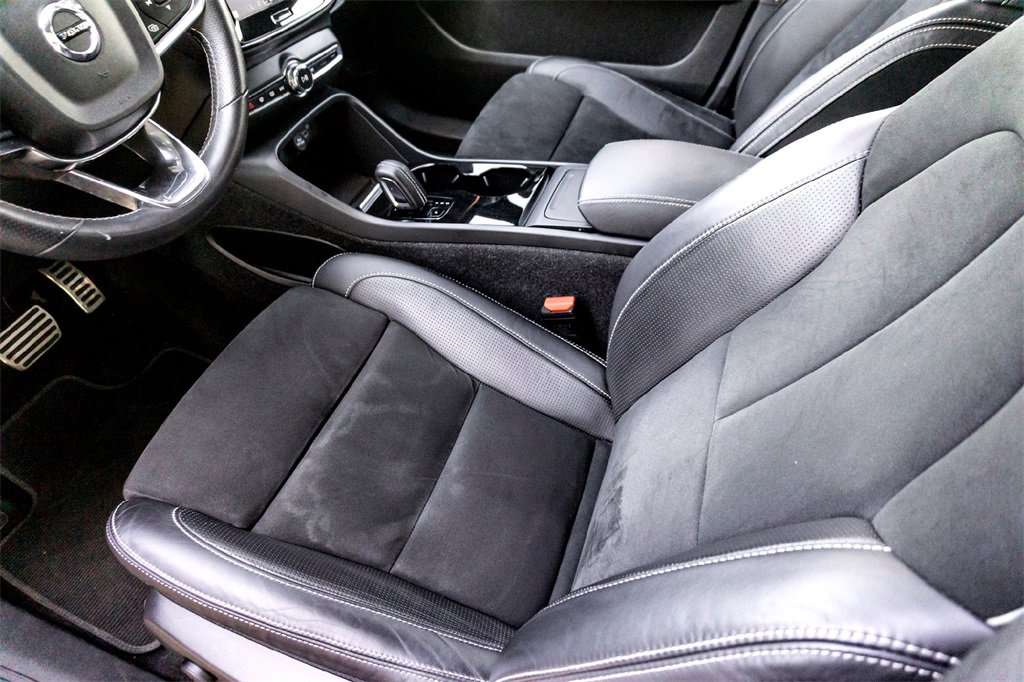 Used 2021 Volvo XC40 P8 Recharge image 14