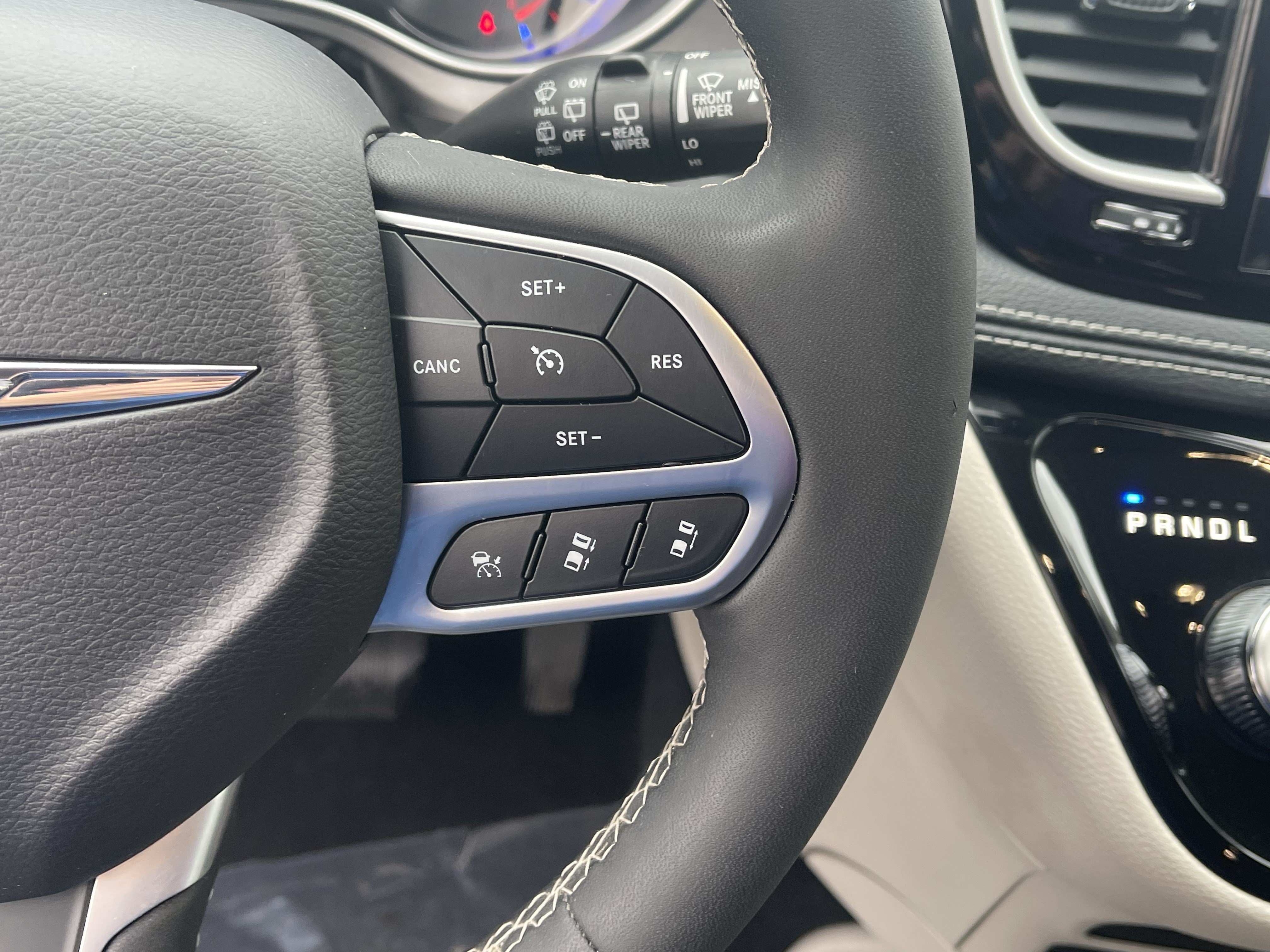 Used 2023 Chrysler Pacifica Touring-L FWD image 22
