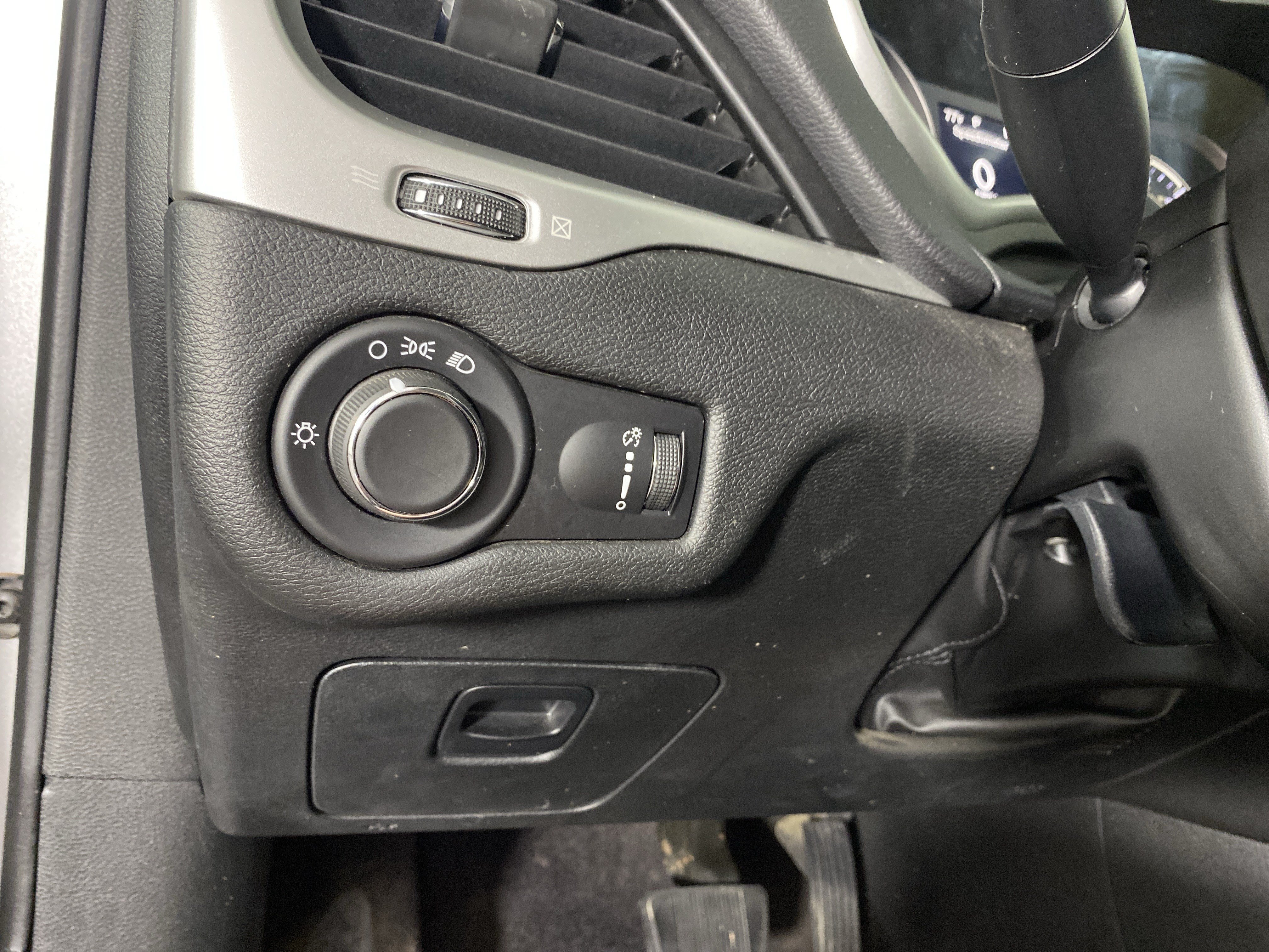 Used 2017 Jeep Cherokee Sport AWD/4WD image 22
