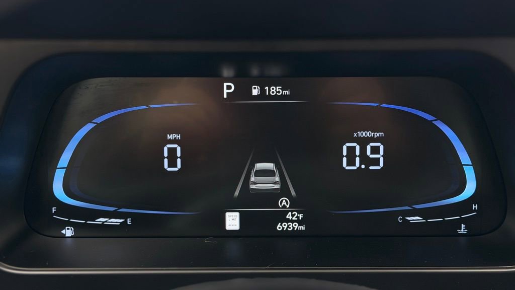 Certified 2025 Hyundai Elantra SE w/ Cargo Package image 17