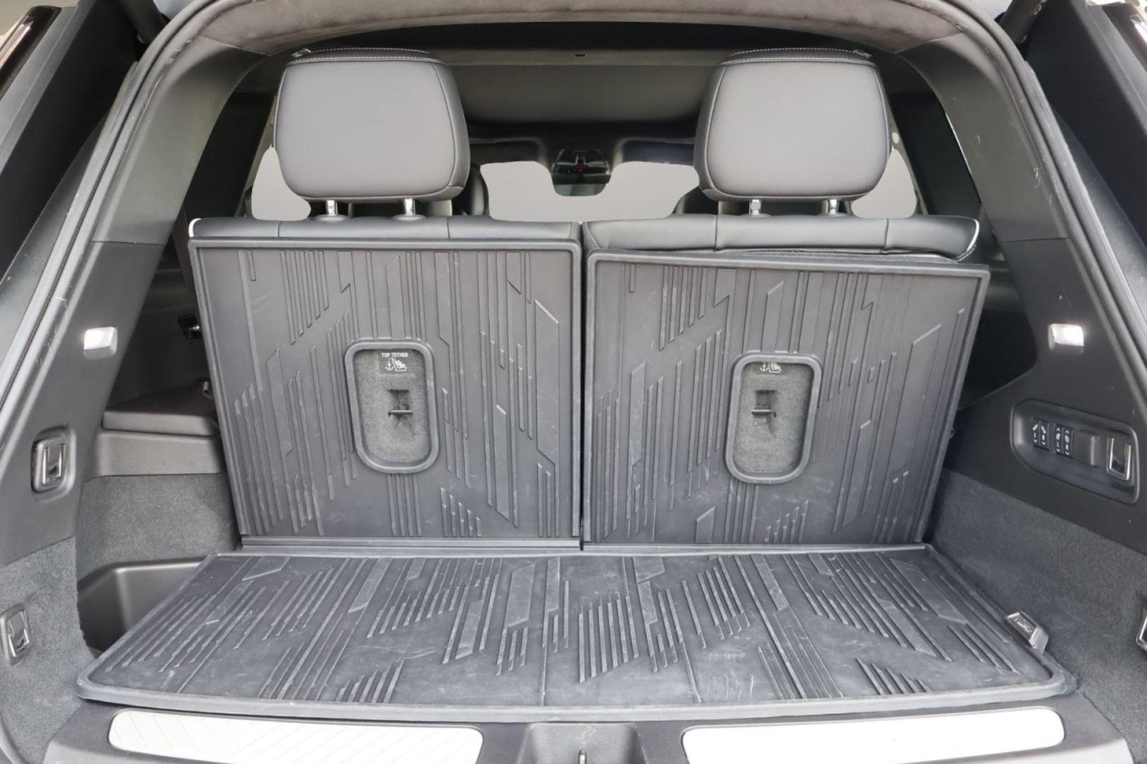 Certified 2026 Cadillac Vistiq Luxury w/ LPO, Floor Liner Package AWD/4WD image 17