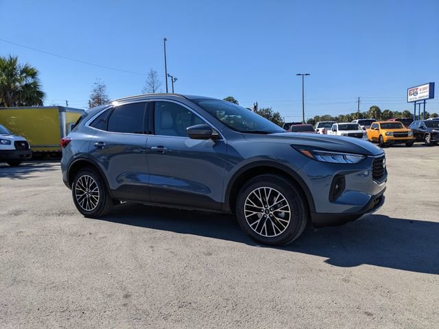 New 2026 Ford Escape SE image 2