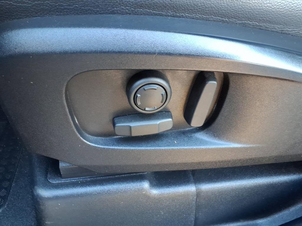 Used 2023 Land Rover Defender 110 X-Dynamic SE image 15