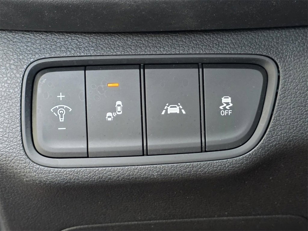 Used 2019 Hyundai Santa Fe SE image 25