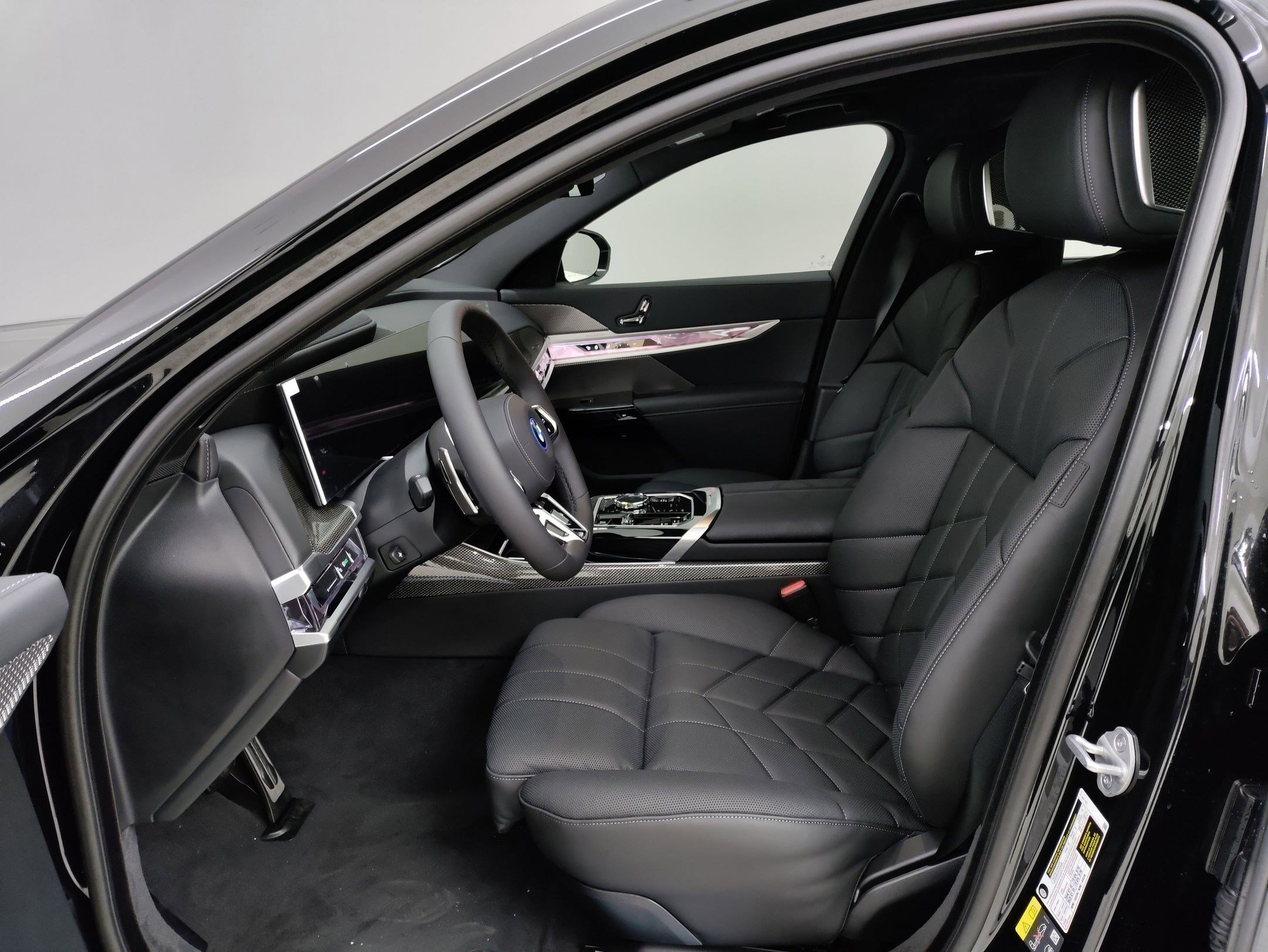New 2026 BMW 750e xDrive image 12