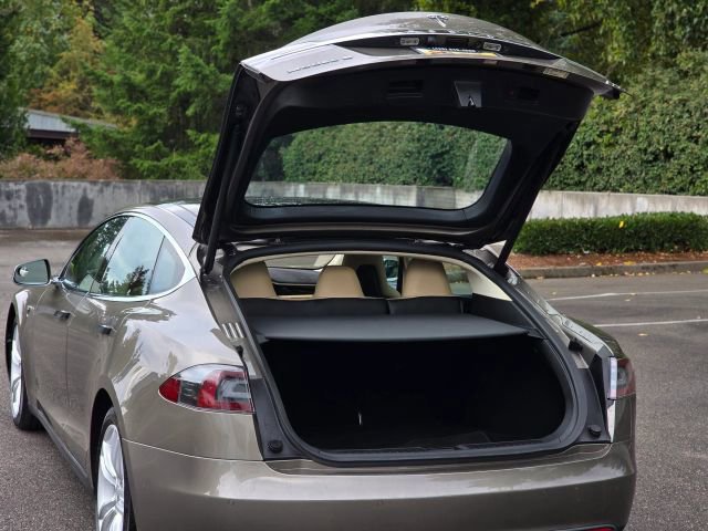 Used 2015 Tesla Model S 85D image 38