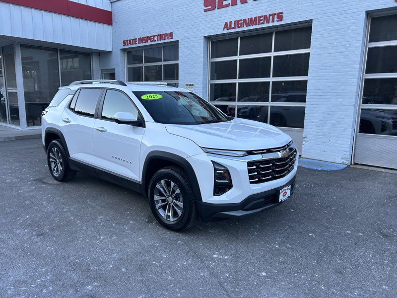 Used 2025 Chevrolet Equinox LT w/ Convenience Package II image 2