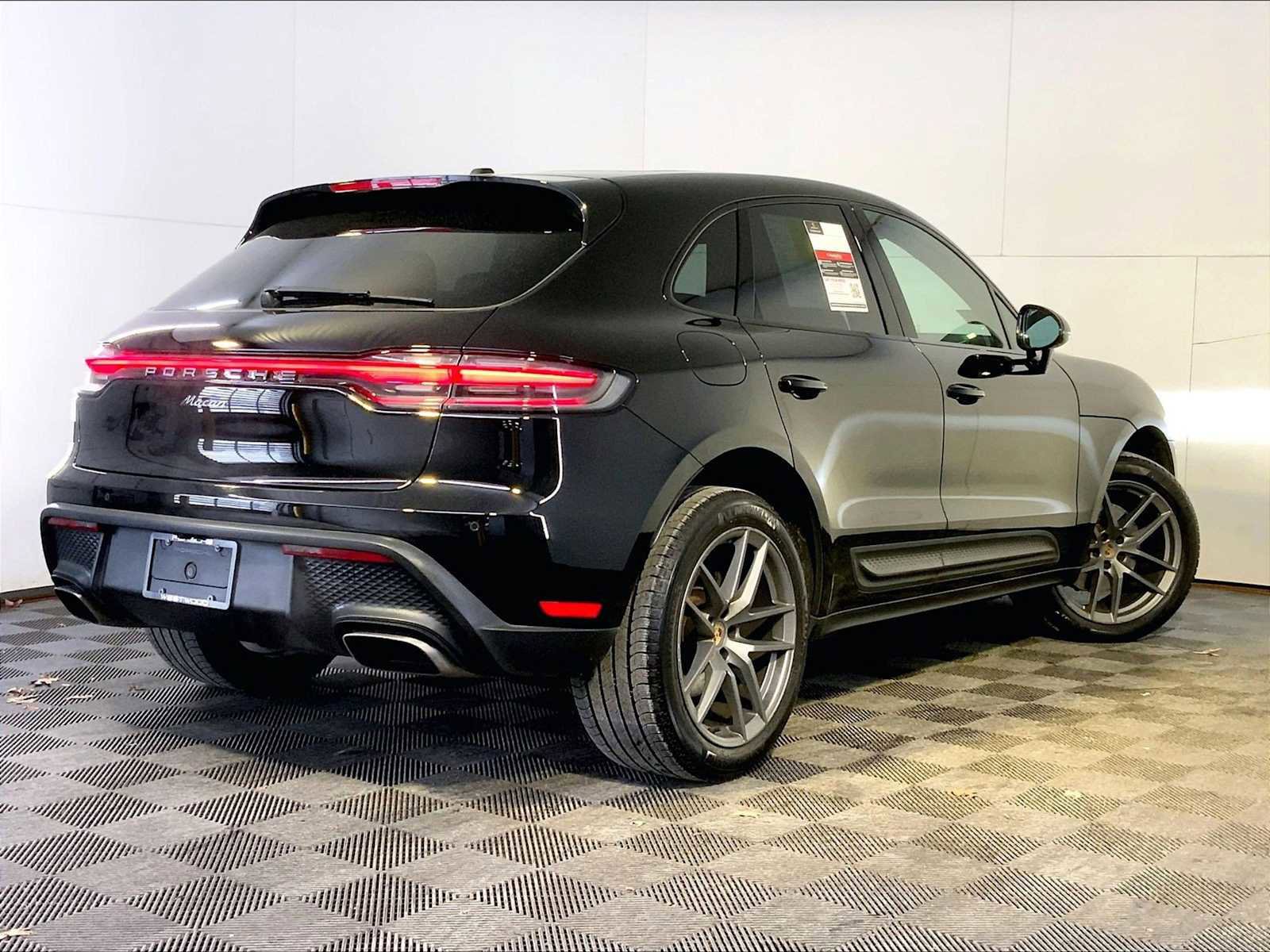 Certified 2024 Porsche Macan image 7