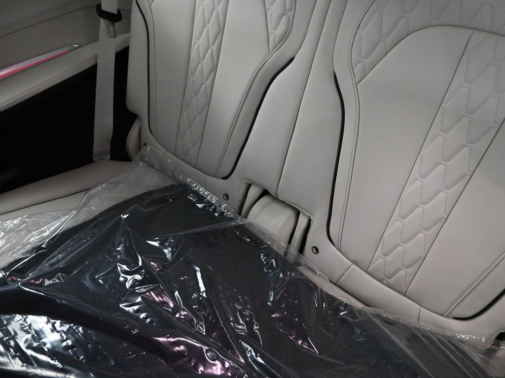 New 2026 BMW X7 M60i image 17