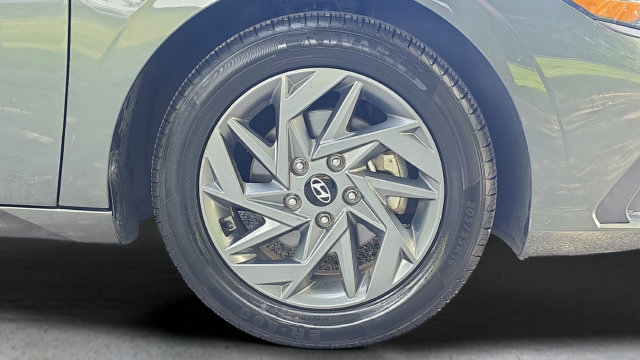 Used 2024 Hyundai Elantra SEL FWD image 44
