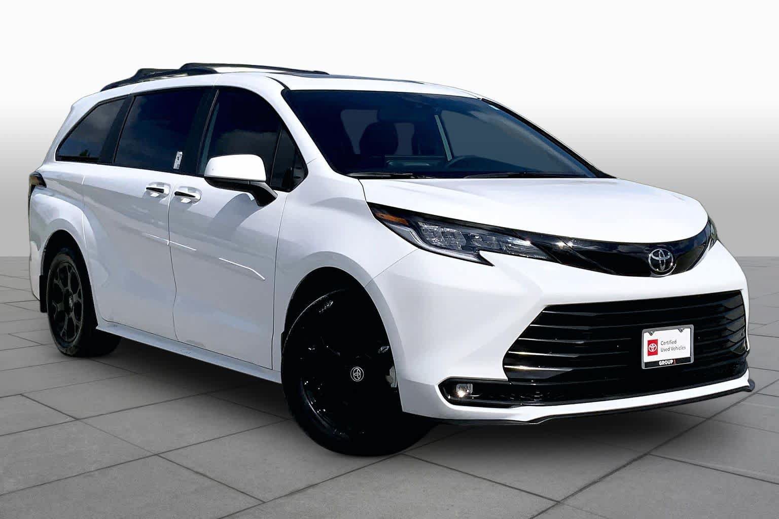 Certified 2026 Toyota Sienna XLE Woodland Edition AWD/4WD image 3