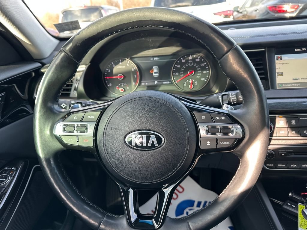 Used 2017 Kia Cadenza Limited image 19