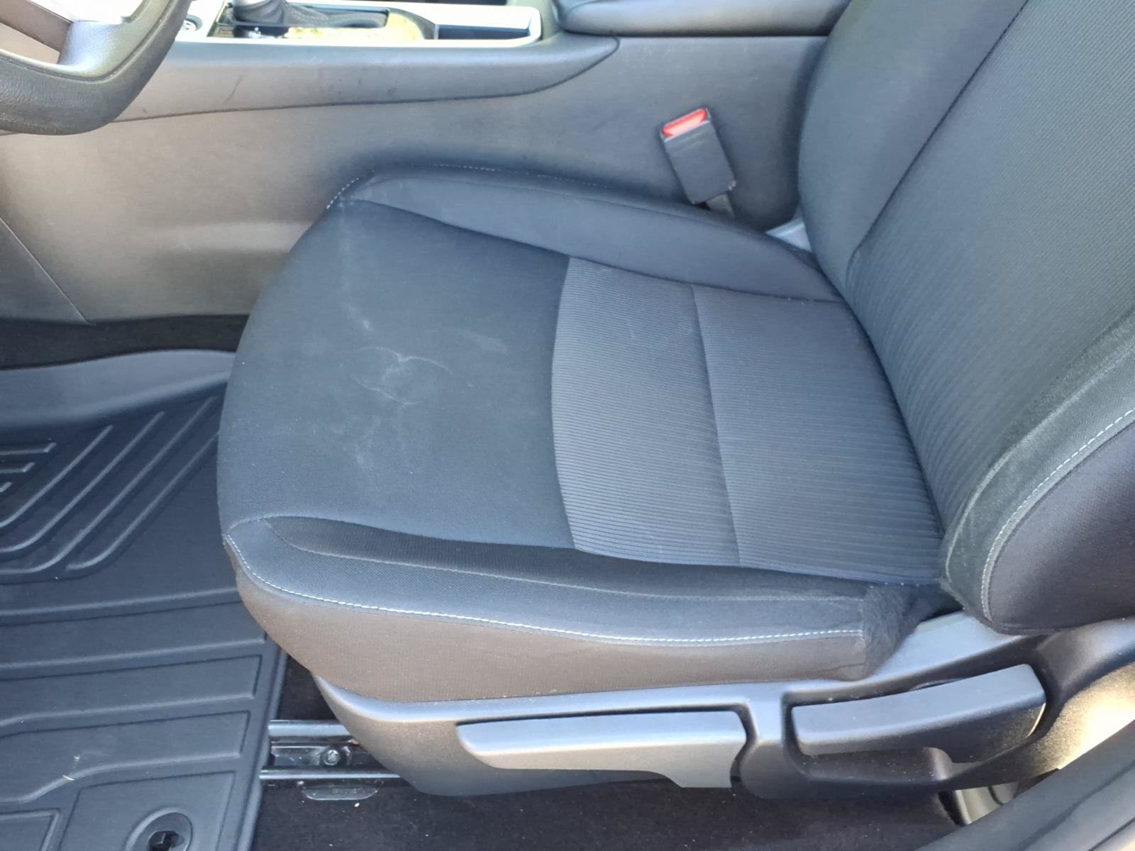 Used 2025 Nissan Sentra SV FWD image 14
