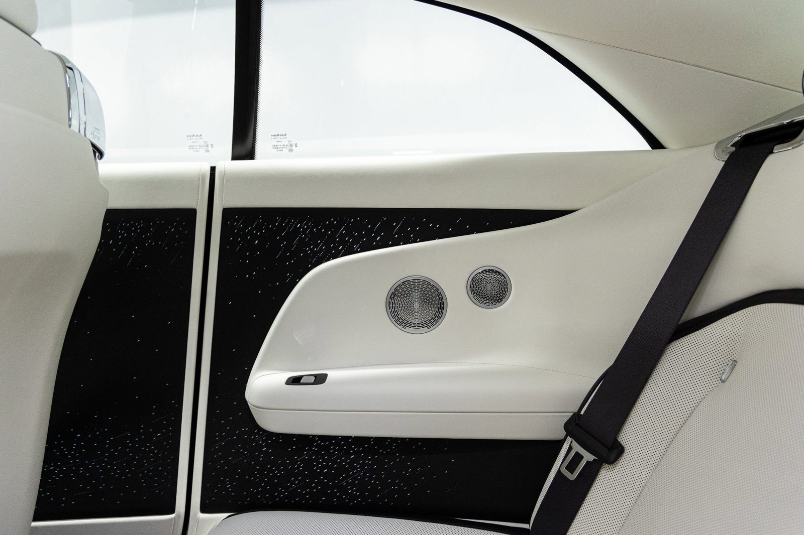 New 2026 Rolls-Royce Spectre image 39