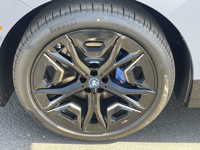 Used 2025 BMW iX M60 image 10