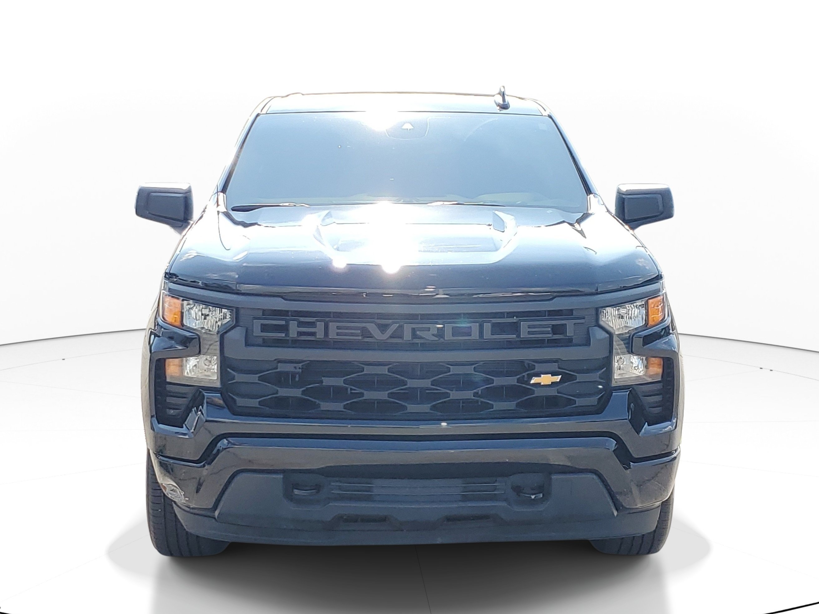 Used 2024 Chevrolet Silverado 1500 Custom RWD image 2