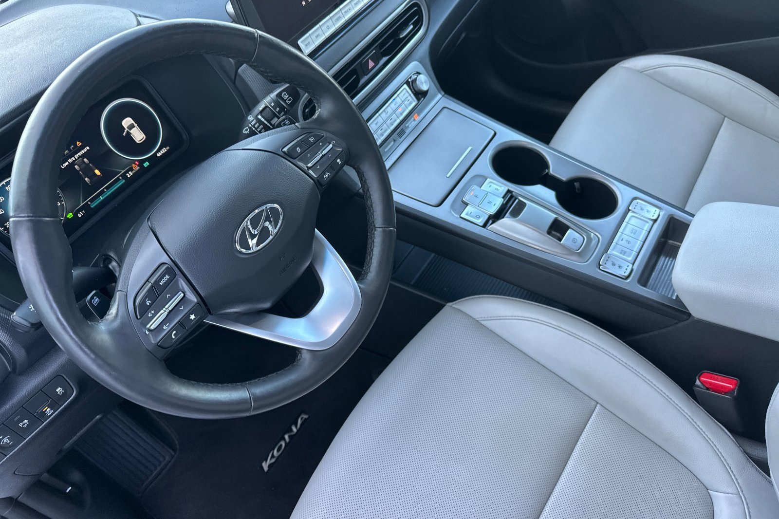 Used 2023 Hyundai Kona Limited w/ Cargo Package image 9