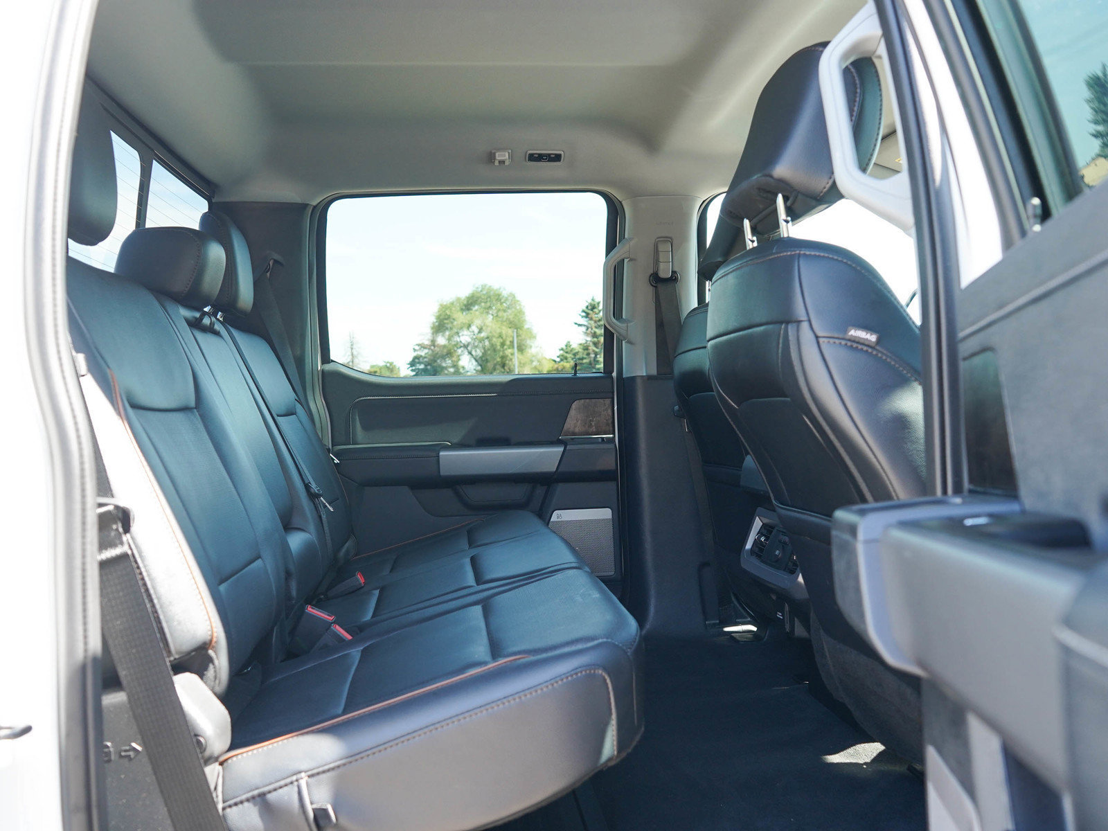 Used 2025 Ford F350 Lariat w/ Lariat Ultimate Package AWD/4WD image 12
