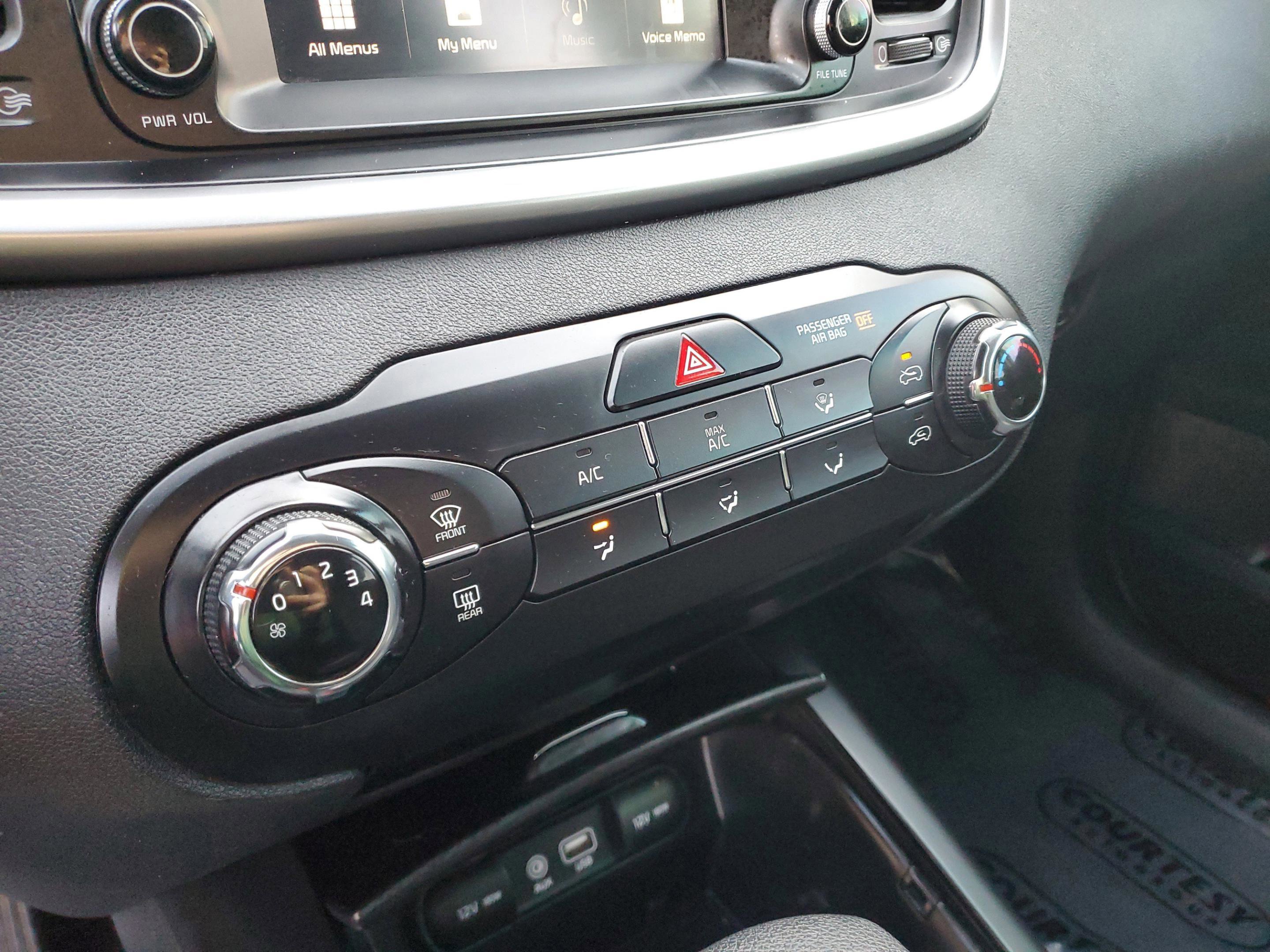 Used 2019 Kia Sorento LX image 18