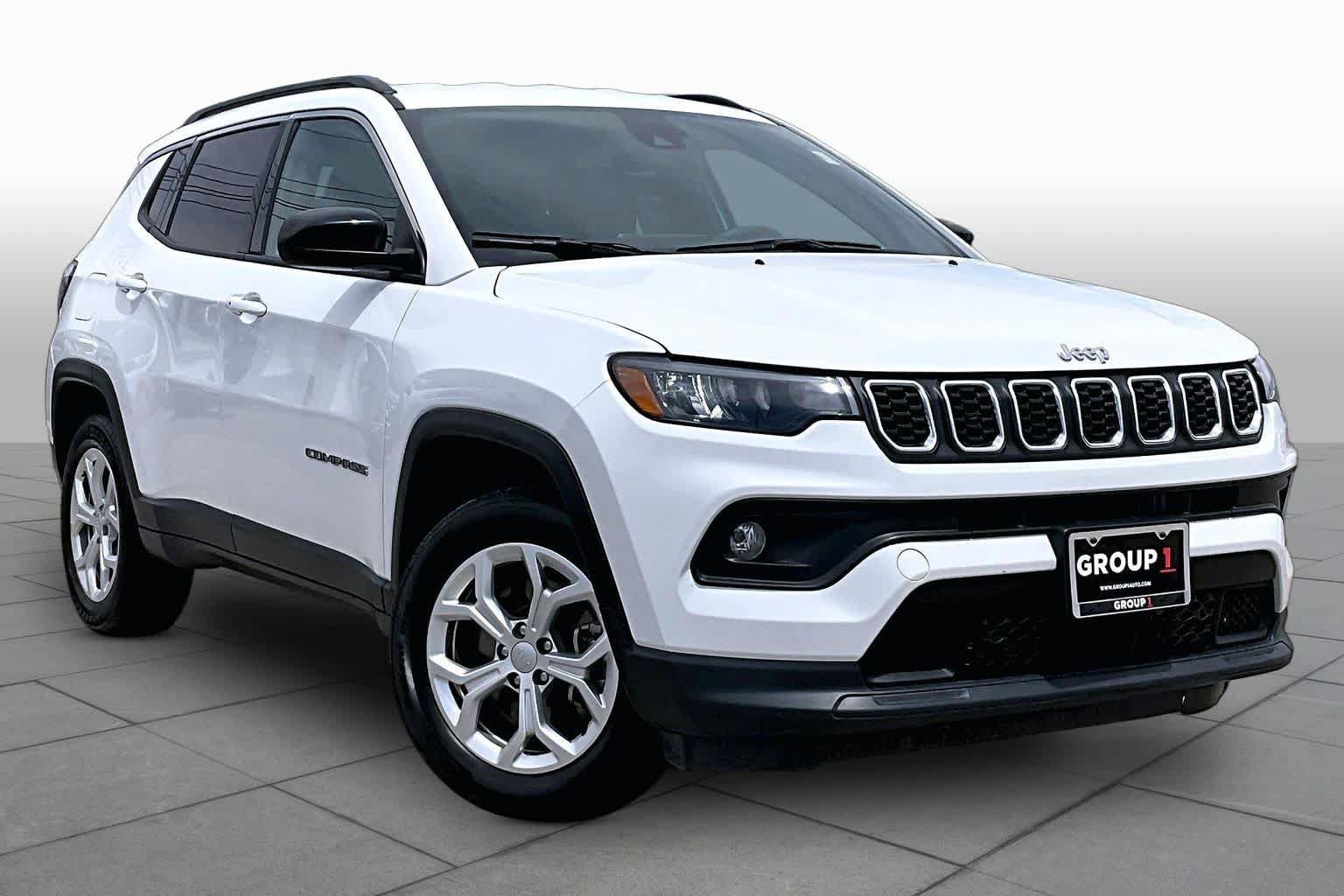 Used 2024 Jeep Compass Latitude AWD/4WD image 3