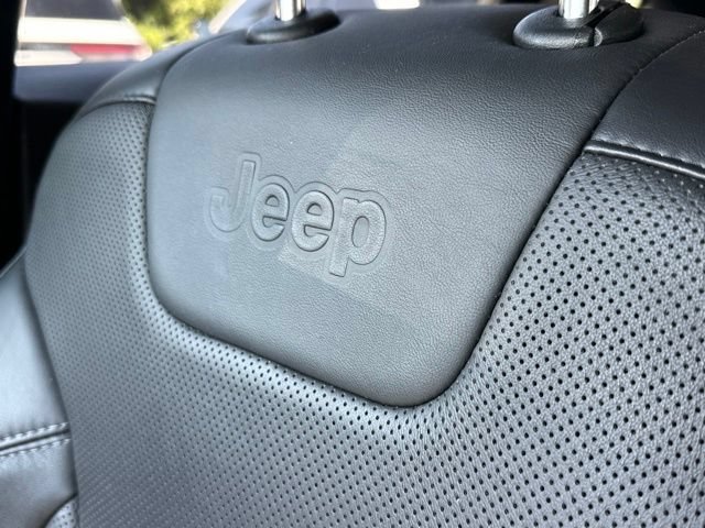 Used 2020 Jeep Cherokee Limited w/ Luxury Group AWD/4WD image 4