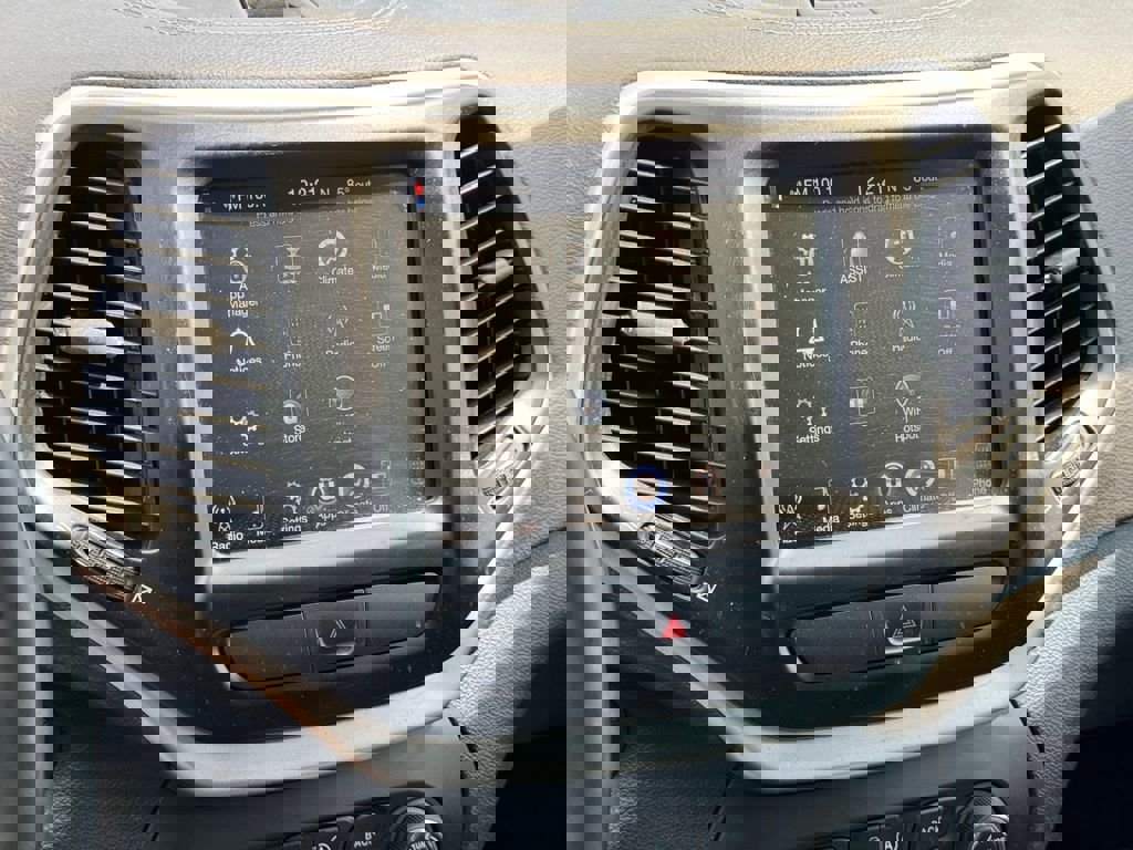 Used 2018 Jeep Cherokee Latitude Plus image 30