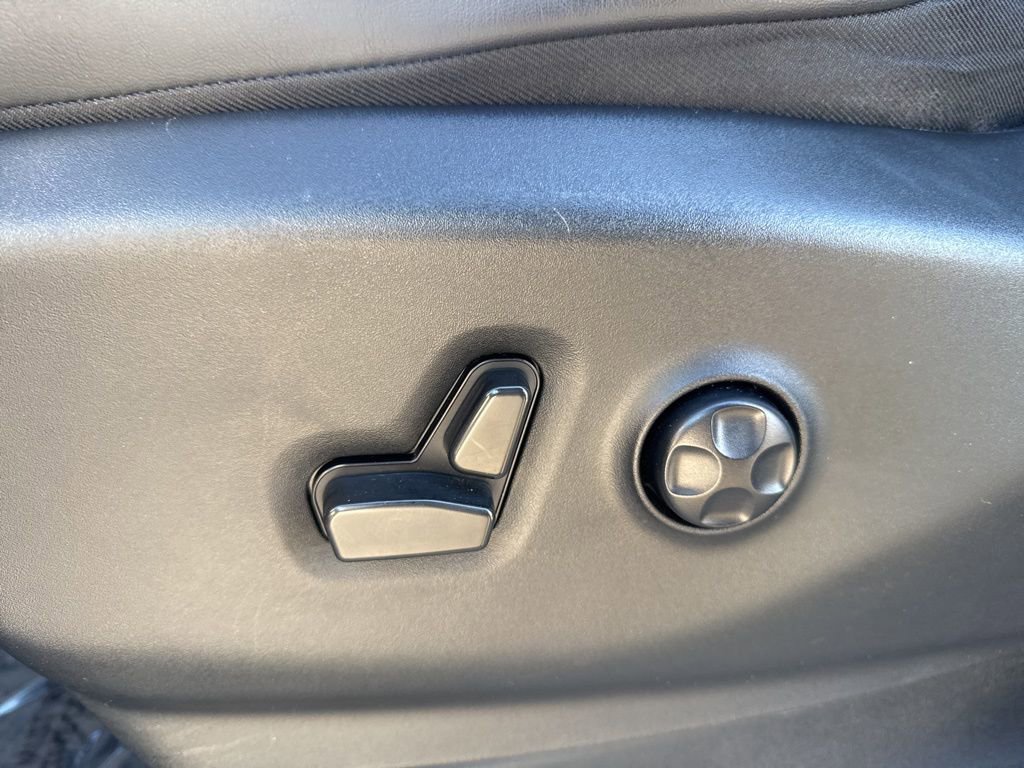 Used 2023 Chrysler Pacifica Touring-L image 19