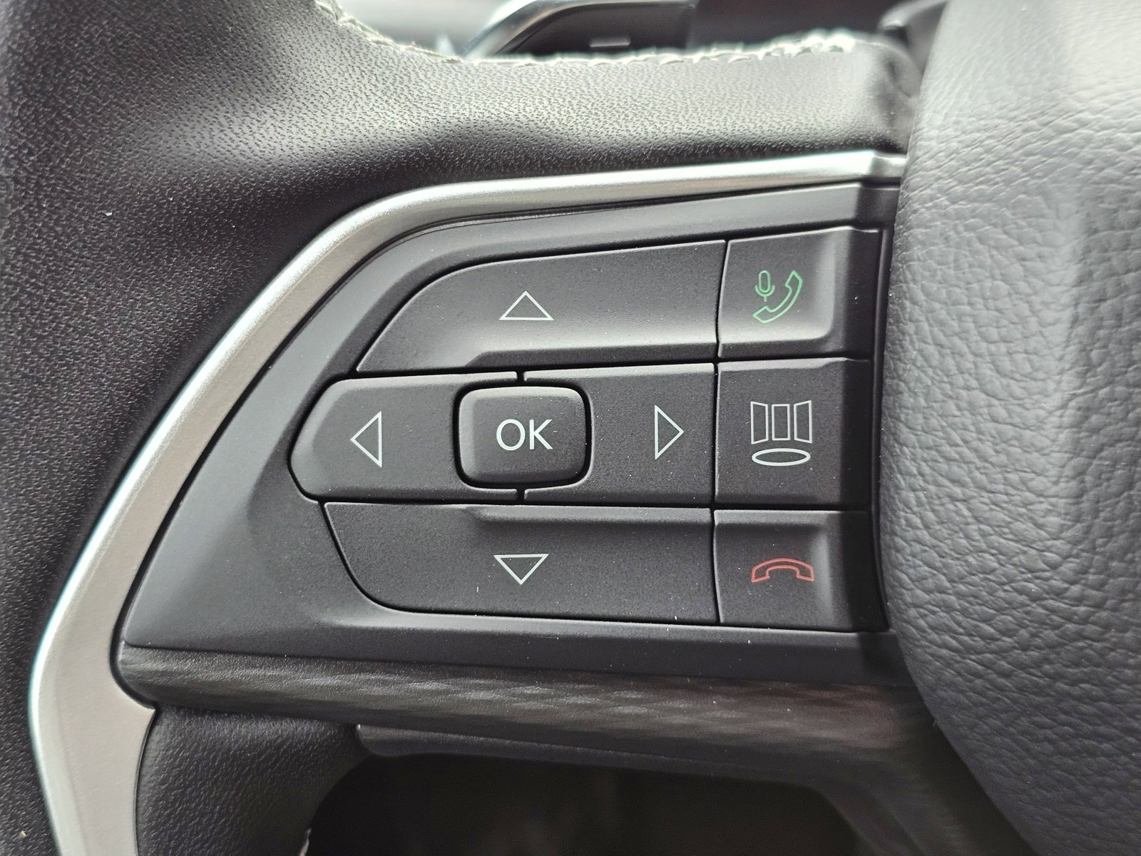 New 2025 Jeep Grand Cherokee L Altitude image 17