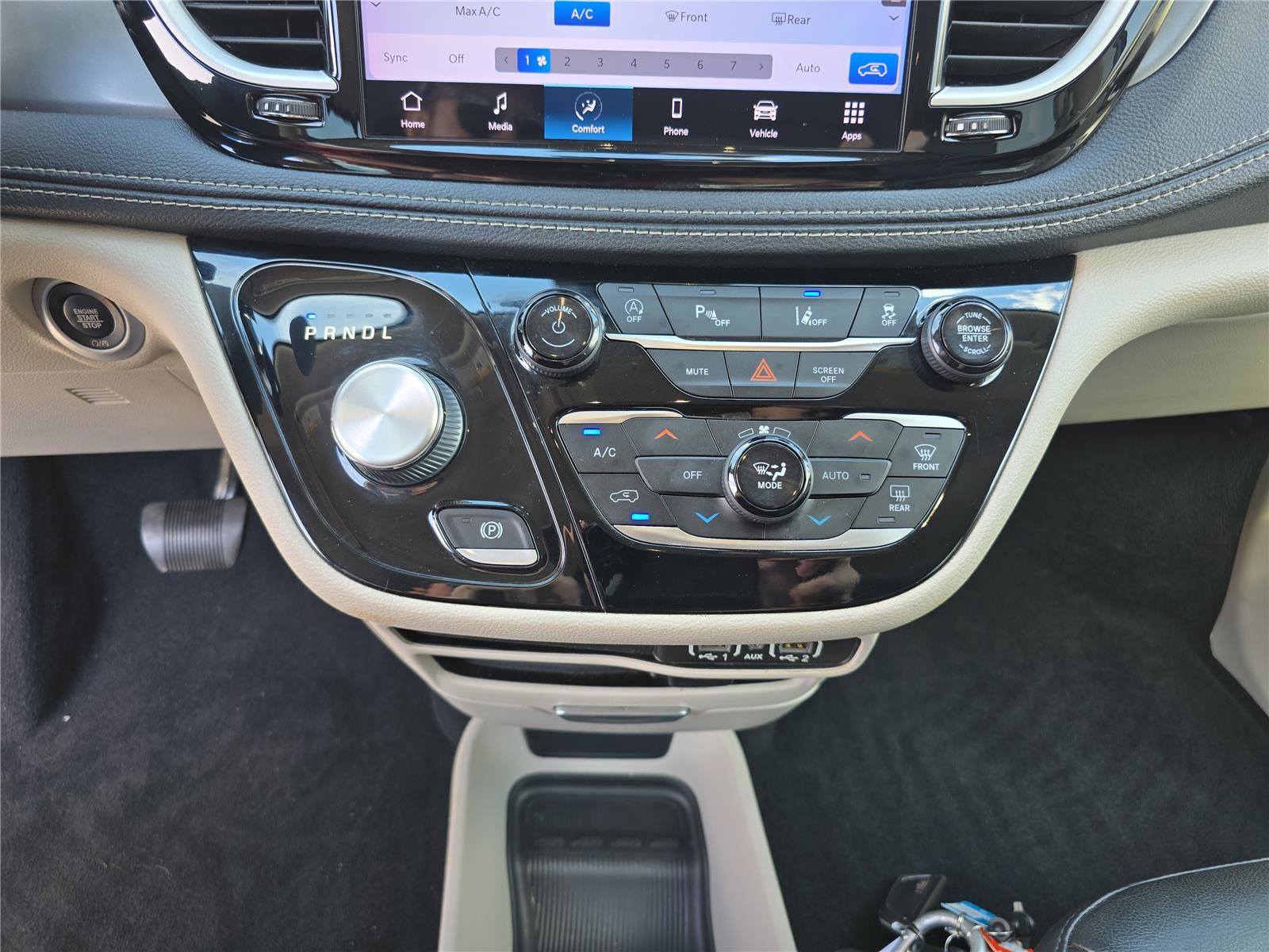 Used 2022 Chrysler Pacifica Touring-L image 24