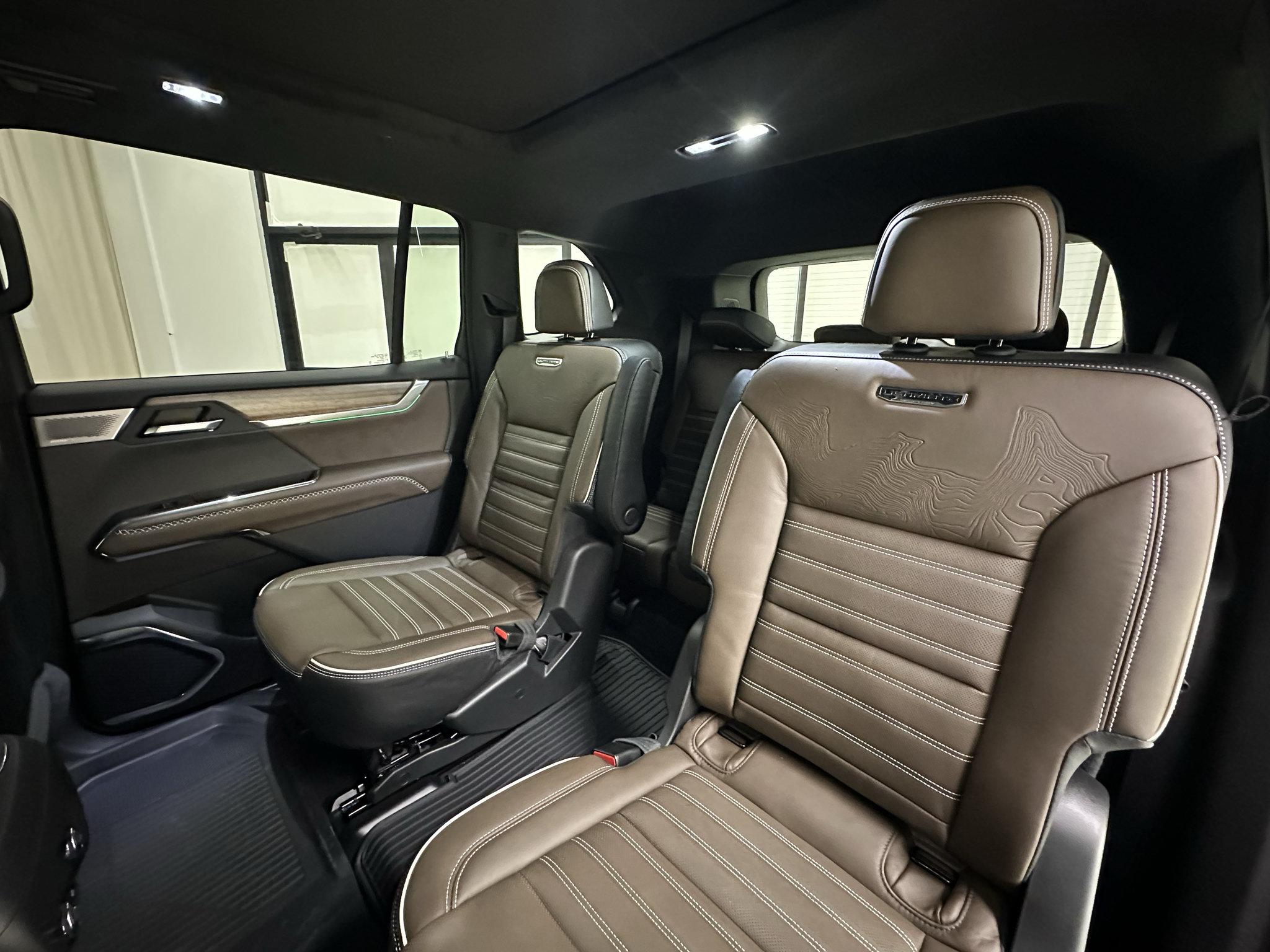 New 2027 GMC Acadia Denali Ultimate w/ LPO, Floor Liner Package AWD/4WD image 15