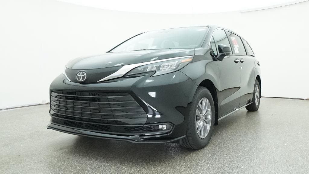 New 2026 Toyota Sienna XLE FWD image 32