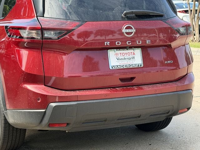 Used 2025 Nissan Rogue SV AWD/4WD image 6