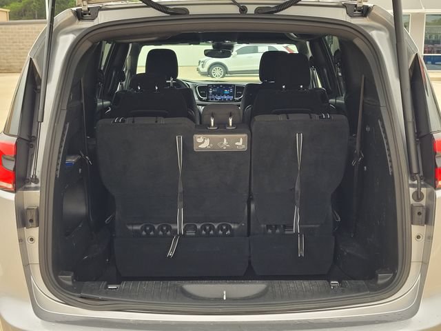 Used 2021 Chrysler Pacifica Touring w/ S Appearance Package FWD image 10