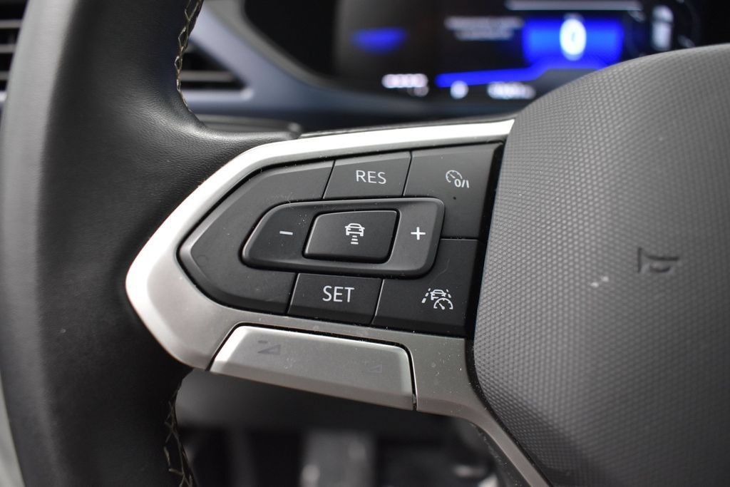 Used 2024 Volkswagen Taos SE FWD image 6