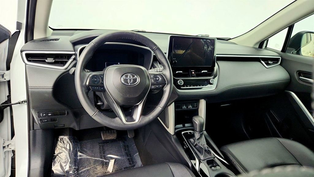 Used 2024 Toyota Corolla Cross XLE w/ Convenience Package image 13