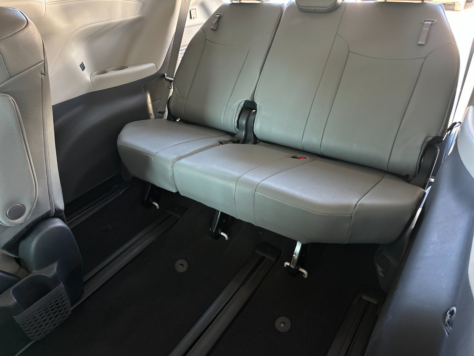Used 2024 Toyota Sienna XLE w/ XLE Plus Package FWD image 14
