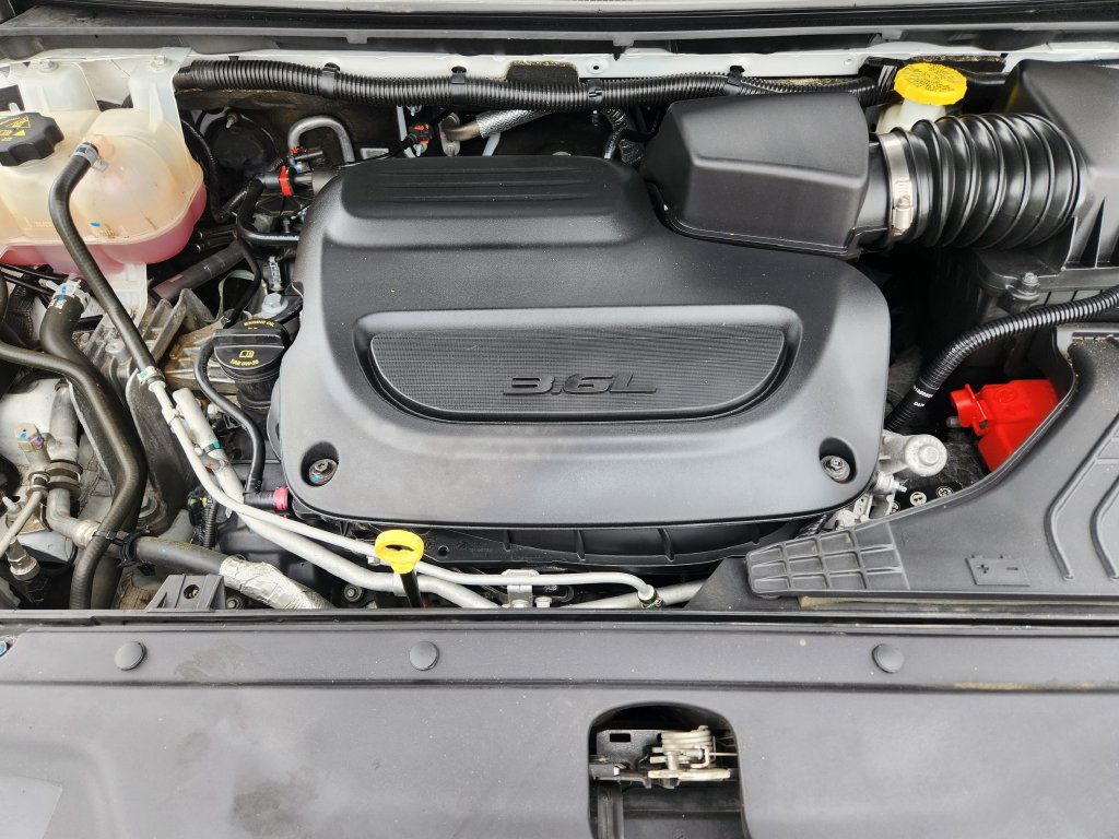 Used 2024 Chrysler Pacifica Touring-L FWD image 35