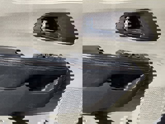 Used 2018 Chrysler Pacifica L image 24