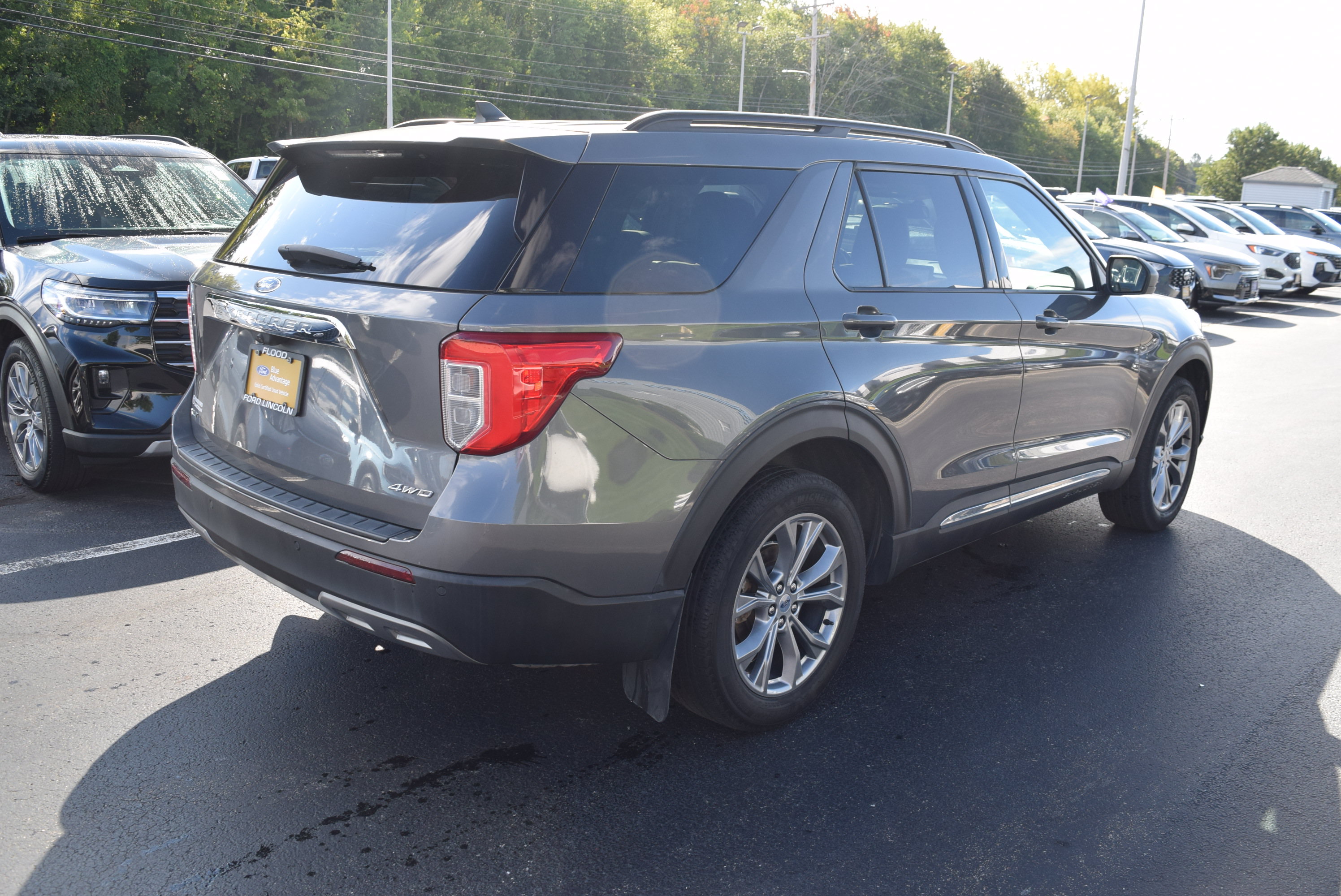 Used 2022 Ford Explorer XLT w/ Equipment Group 202A AWD/4WD image 4