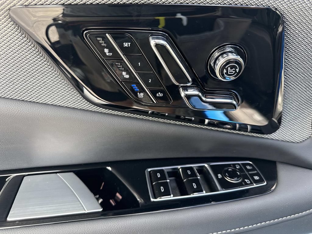 New 2025 Cadillac Optiq Luxury 2 AWD/4WD image 19